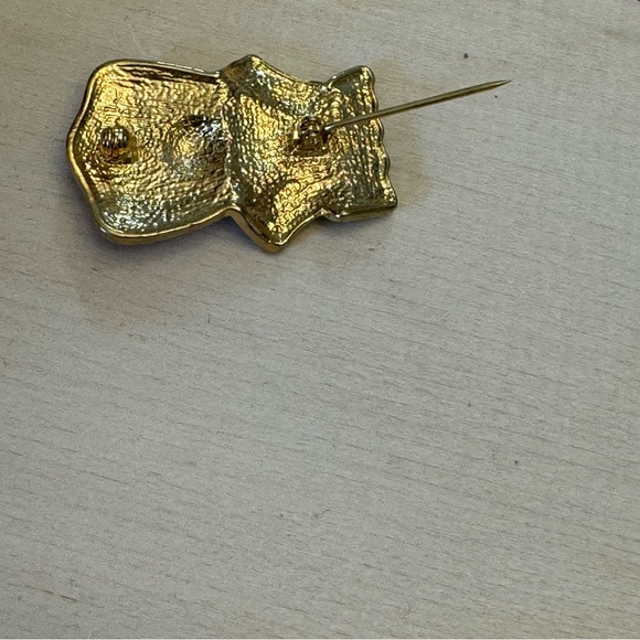 Vintage Gold Tone Metal Teddy Bear In Chair Rhinestone Enamel Brooch Pin - Picture 4 of 6